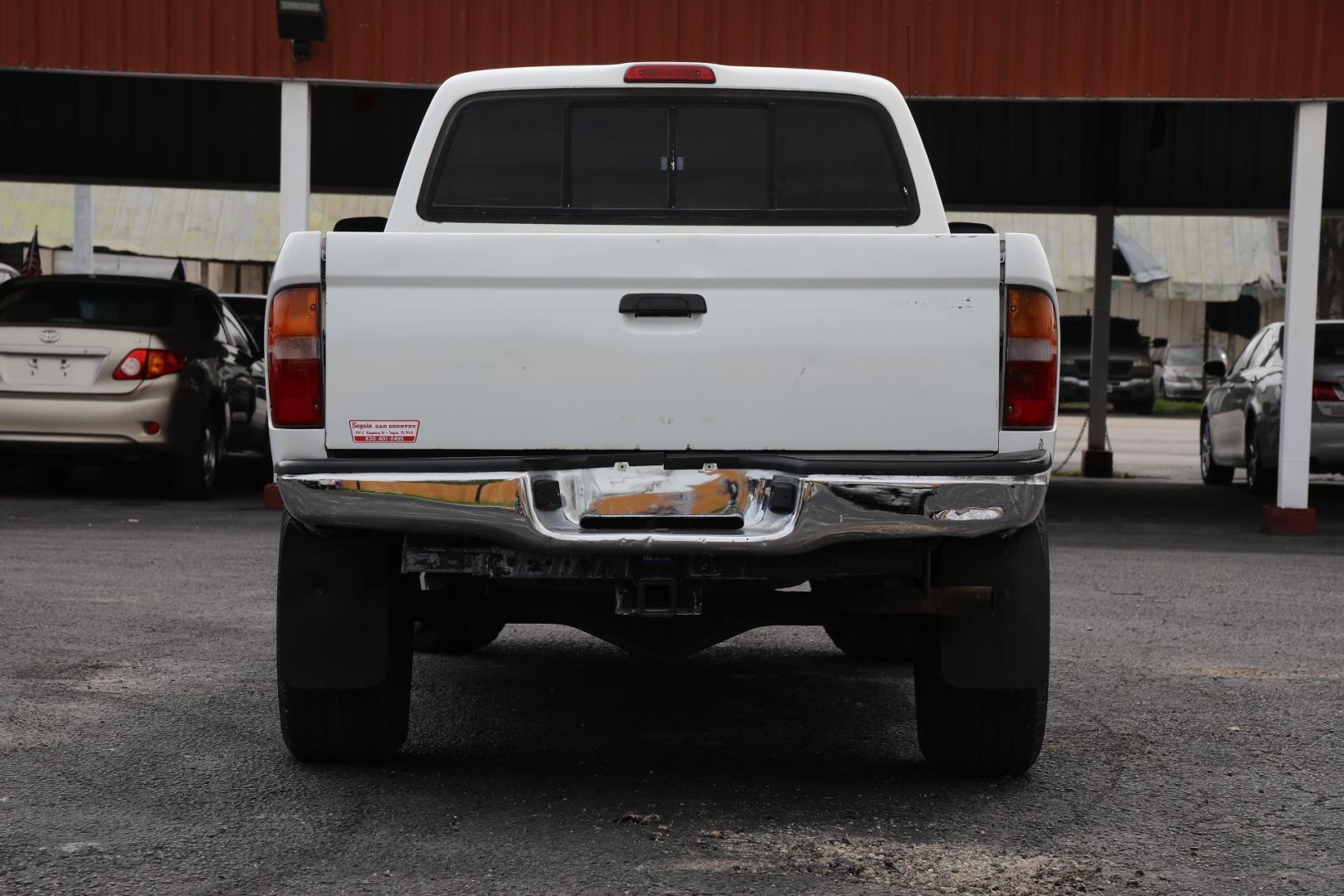 2000 WHITE TOYOTA TACOMA PreRunner Xtracab V6 2WD (4TASN92N1YZ) with an 3.4L V6 DOHC 24V engine, 4-SPEED AUTOMATIC transmission, located at 420 E. Kingsbury St., Seguin, TX, 78155, (830) 401-0495, 29.581060, -97.961647 - Photo#5